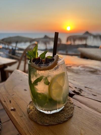 The Wall Sunset Bar Photo 7