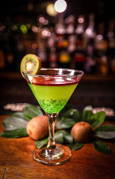 Hamra Express cocktail bar Photo 4