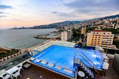 Le View Rooftop Bar & Pool Photo 3