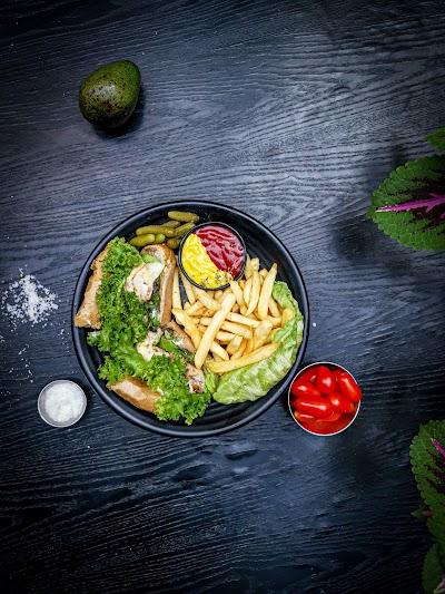 Hamra Express cocktail bar Photo 3