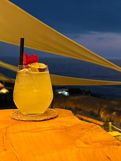 The Wall Sunset Bar Photo 2