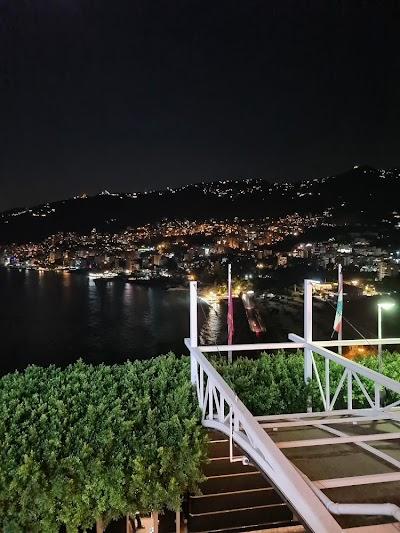 Le View Rooftop Bar & Pool Photo 4