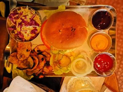 Hamra Express cocktail bar Photo 5