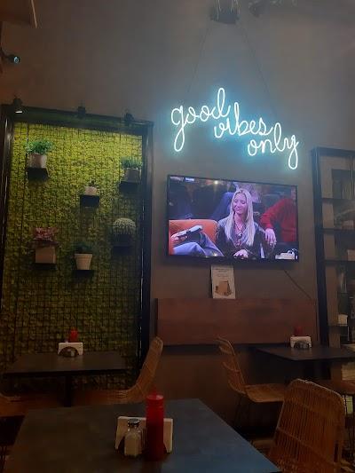 Evergreen Bar Photo 9