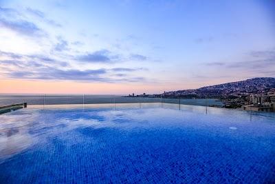 Le View Rooftop Bar & Pool Photo 2